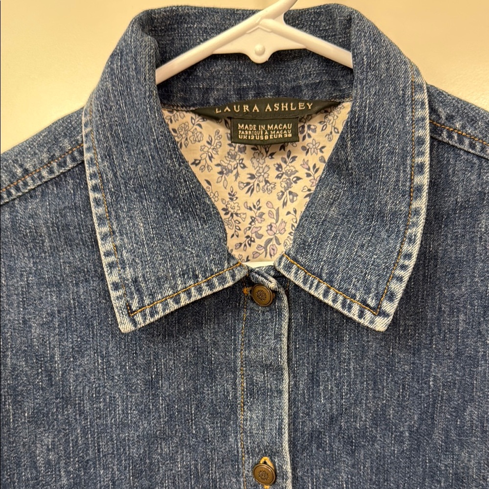 LAURA ASHLEY vintage Denim Blue Short Shirt - Picture 3 of 10